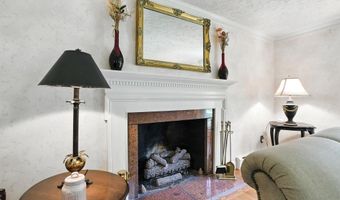 35 Shaw Dr, Bedford, NH 03110