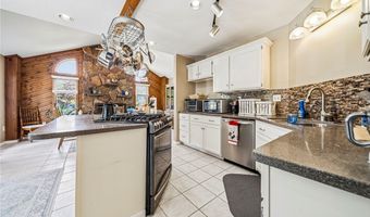 2013 Deerfield Dr, Ashtabula, OH 44004