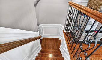 45 White Oak Ln, Aberdeen, NJ 07747