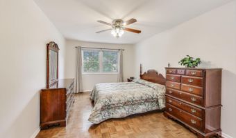 206 W Hintz Rd, Arlington Heights, IL 60004