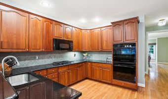 22902 N BROWN Sq, Ashburn, VA 20148