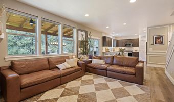 2409 NE Robinson St, Bend, OR 97701