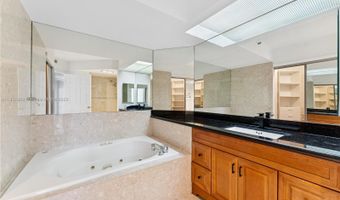 20185 E Country Club Dr 505, Aventura, FL 33180