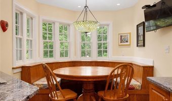 19 Ledge Rd, Bristol, RI 02809
