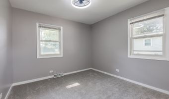 4 N327 7th Ave, Addison, IL 60101