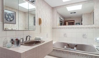 10 Oak Hill Dr, Lincoln, RI 02865