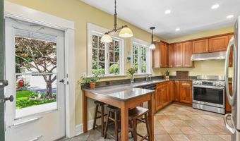 17 Ridge Rd, Danbury, CT 06810