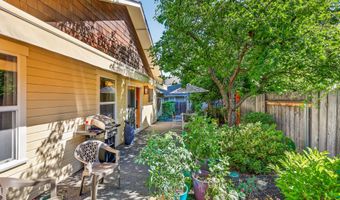 414 Parkside Dr, Ashland, OR 97520