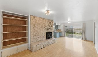 835 12TH St, Bandon, OR 97411