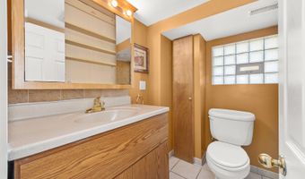 7 N School St, Addison, IL 60101