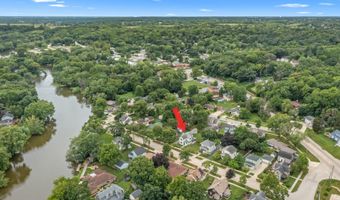 27 Center St, Algonquin, IL 60102