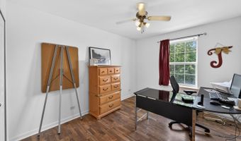 4001 Whitehall Ln, Algonquin, IL 60102