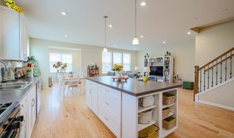 580 N Highlander Way, Addison, IL 60101