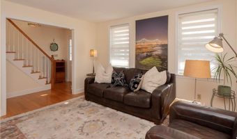 14 Lee Ave, Newport, RI 02840
