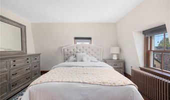 24 Barney St, Newport, RI 02840