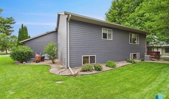 605 S Palmer Dr, Brandon, SD 57005