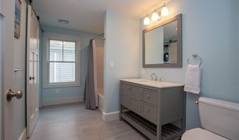 5 Gillies Ct, Newport, RI 02840