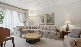 7 Foxwood Dr, Lincoln, RI 02865