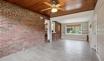 9860 Berwick Dr, Affton, MO 63123
