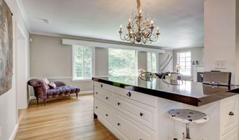 5204 WESTWOOD Dr, Bethesda, MD 20816