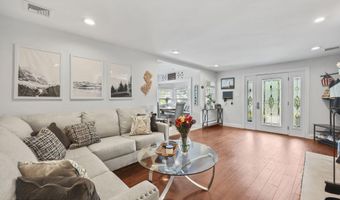 28 W Park Ave, Belford, NJ 07718