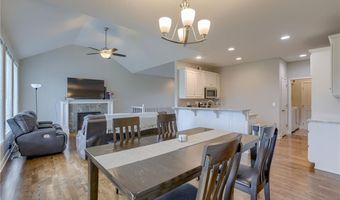 14145 Amanda Ln, Basehor, KS 66007