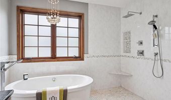 1511 Colleen Ave, Arden Hills, MN 55112