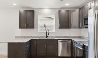 915 S Hudson Ave, Aurora, MO 65605