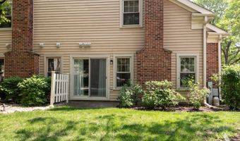 2452 E Hunter Dr, Arlington Heights, IL 60004