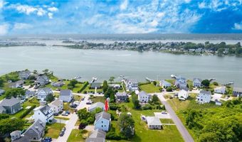 8 Green Acres Dr, Narragansett, RI 02882