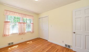12 Greenfield Dr, Ansonia, CT 06401