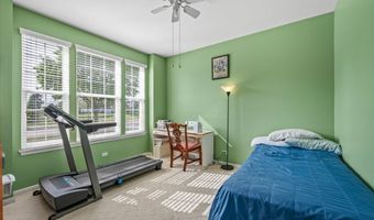 4041 Whitehall Ln, Algonquin, IL 60102