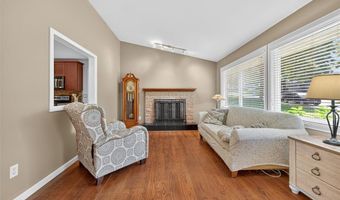 124 Vlasis Dr, Ballwin, MO 63011