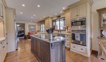 1521 Secretariat Ln, Indianapolis, IN 46217