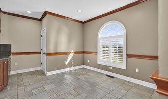 625 NW Locust St, Abingdon, VA 24210