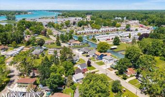 447 Ruskin Dr, Algonac, MI 48001
