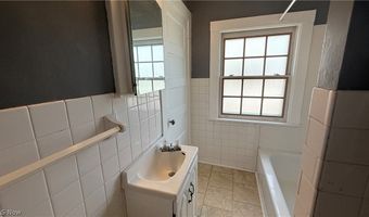 592 Lindell St, Akron, OH 44305