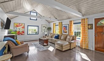 30 Eldredge Ave, East Greenwich, RI 02818