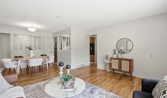 8233 Marvale Ln, Affton, MO 63123