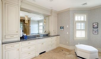 135 Cliff Dr, Narragansett, RI 02882