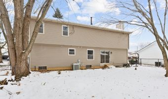 820 Red Coach Ln, Algonquin, IL 60102