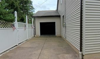 360 Muegel Rd, Amherst, NY 14051