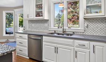 9 MEADOWBROOK Ln, Appleton, WI 54914