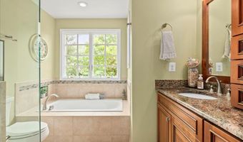 3801 WASHINGTON WOODS Dr, Alexandria, VA 22309