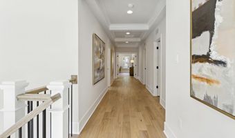 8202 MOCKINGBIRD Dr, Annandale, VA 22003