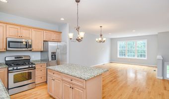 2 Oak Meadows Dr 102, Brookfield, CT 06804