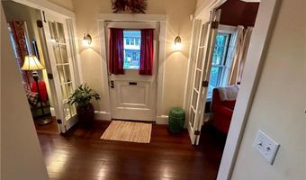 172 Bluff Ave, Cranston, RI 02905