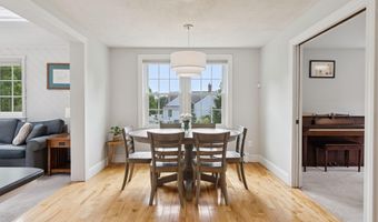 2 Winsome Lea Rd, Falmouth, ME 04105