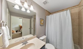 62 Applewood Ln, Acworth, GA 30101