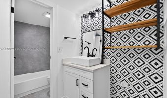 3301 N Country Club Dr 101, Aventura, FL 33180